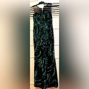 Calvin Klein Green Sequence Gown!
Formal, Special Occassion